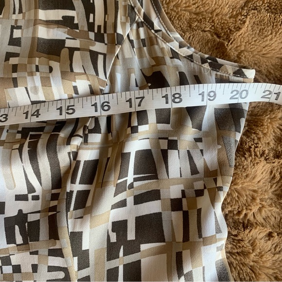 St. John’s Silk Button Up, Sleeveless Top - Picture 10 of 14